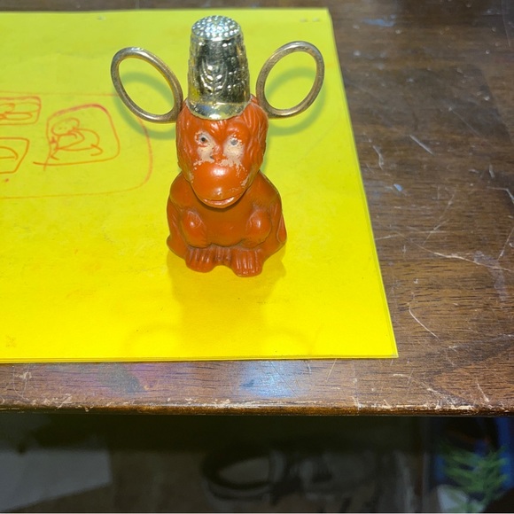 Vintage Sewing Kit Plastic Monkey SNP Hong Kong Thimble Scissors Thread #18531 - Picture 5 of 5